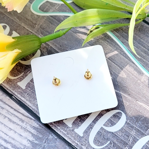 Beautiful green crystal butterfly earrings with gold trim! New! - Picture 3 of 3